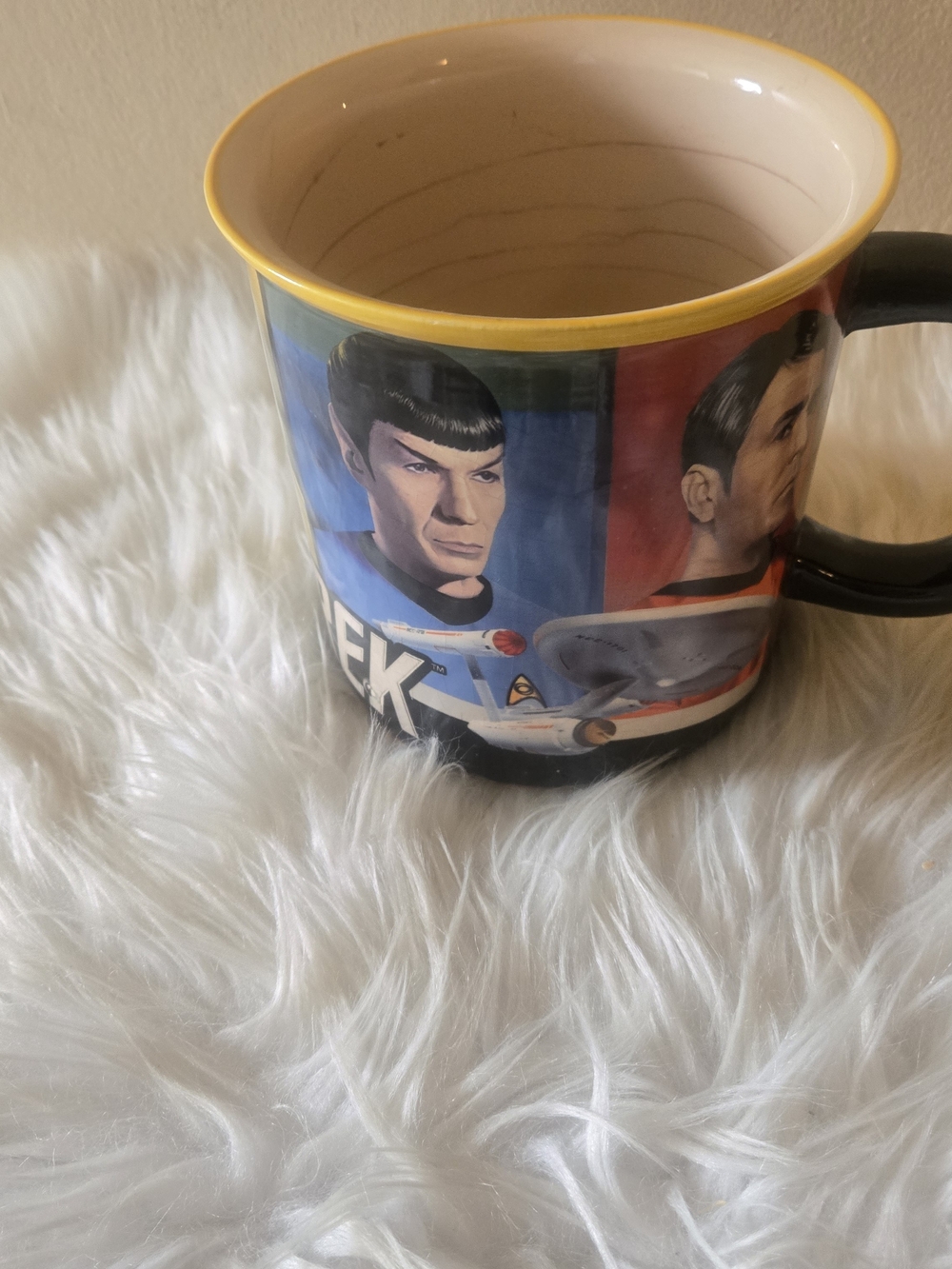 2014 Star Trek  TV Series Large Ceramic Mug 52 0z - Black and Yellow